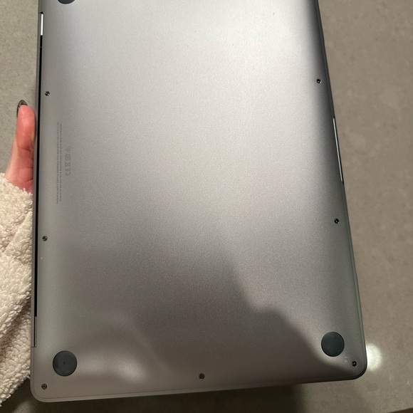 MacBook Air 13 inch Like New - Picture 6 of 14